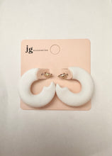 Load image into Gallery viewer, Open Circle Hoop Style Post Earrings