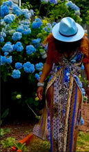 Cargar imagen en el visor de la galería, Vestido largo Queen con doble abertura