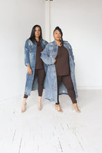 Cargar imagen en el visor de la galería, Chaqueta vaquera larga clásica