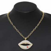 Cargar imagen en el visor de la galería, Collar de cadena con colgante de labios