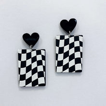 Load image into Gallery viewer, Classic Heart Earrings