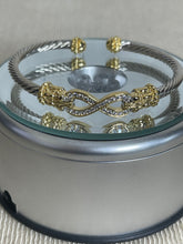 Cargar imagen en el visor de la galería, Pulsera de cable con circonitas cúbicas