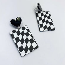 Load image into Gallery viewer, Classic Heart Earrings