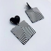 Load image into Gallery viewer, Classic Heart Earrings