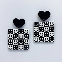 Load image into Gallery viewer, Classic Heart Earrings