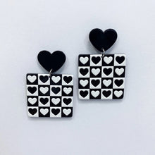 Load image into Gallery viewer, Classic Heart Earrings