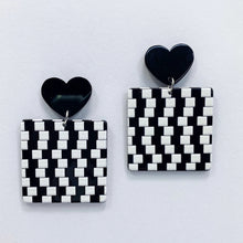 Load image into Gallery viewer, Classic Heart Earrings