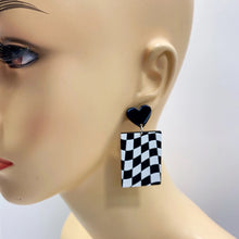 Load image into Gallery viewer, Classic Heart Earrings