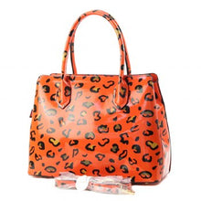 Cargar imagen en el visor de la galería, Bolso de mano con forma de abeja salvaje