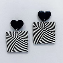 Load image into Gallery viewer, Classic Heart Earrings