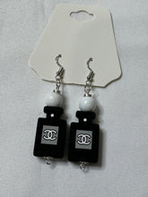 Load image into Gallery viewer, Focal earrings
