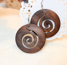 Load image into Gallery viewer, Wooden earrings
