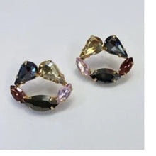 Load image into Gallery viewer, Crystal Lip earrings
